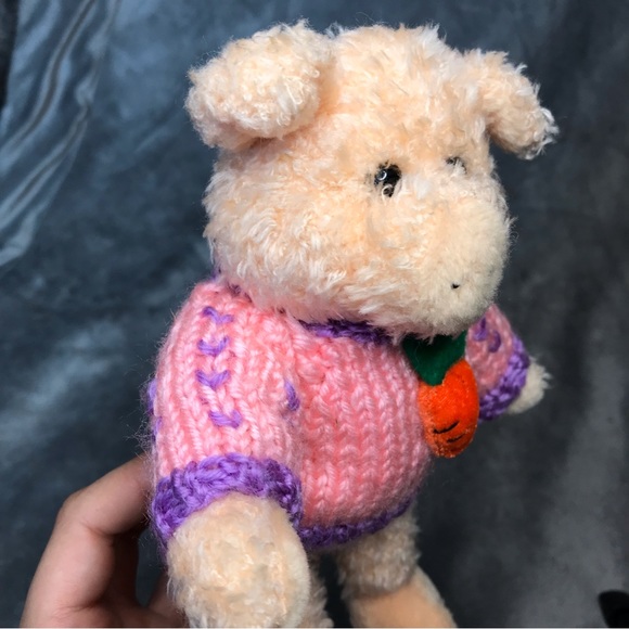 Vintage Chrisha Payful Plush pink pig wearing a knit Easter sweater with carrot - Picture 4 of 7